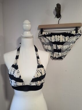 VENUS Black and White Tie-Dye Halter Bikini Top Size C/Bottoms Size 8